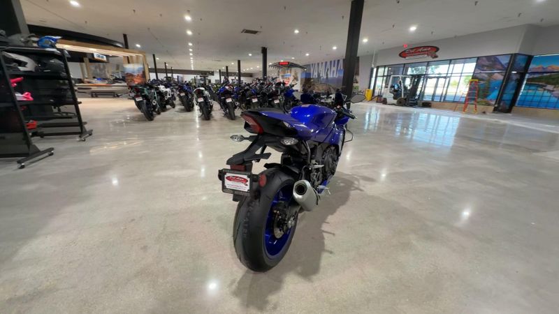 New 2026 Yamaha YZF-R1 Image 9
