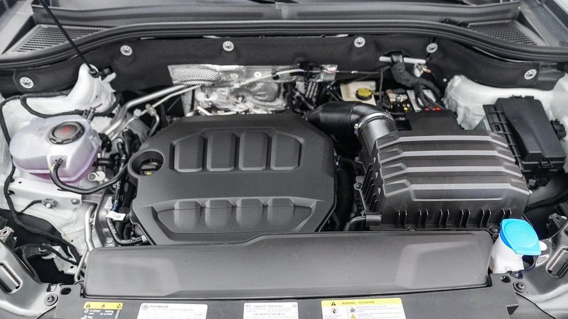 New 2025 Volkswagen Atlas 2.0T SE w/TechnologyImage 12