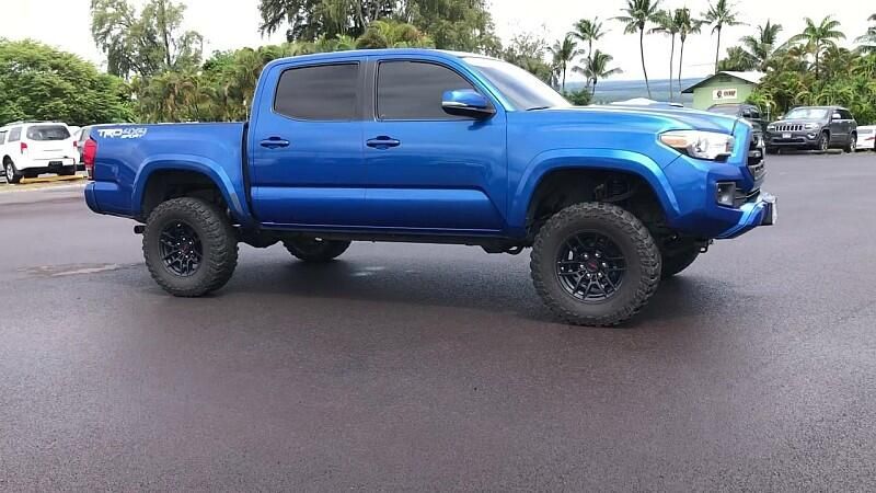 2016 Toyota Tacoma SR5 Double Cab photo 2