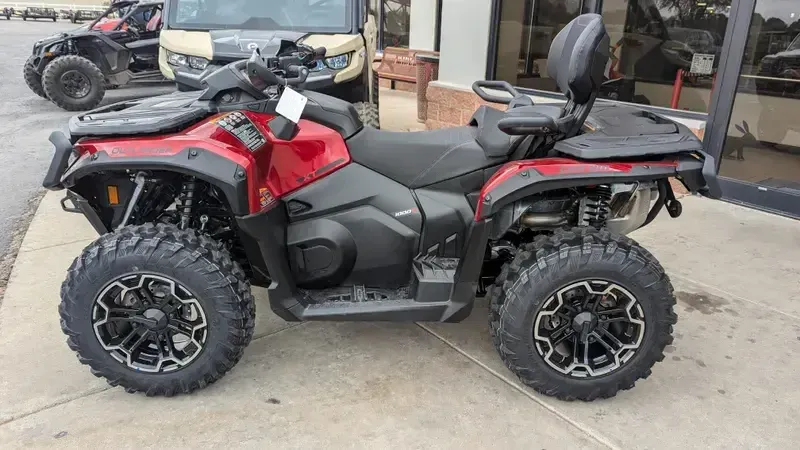 2025 Can-Am OUTLANDER MAX XT 1000R FIERY REDImage 1