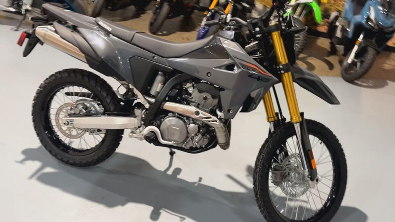 2025 Suzuki DR-Z4S Image 9