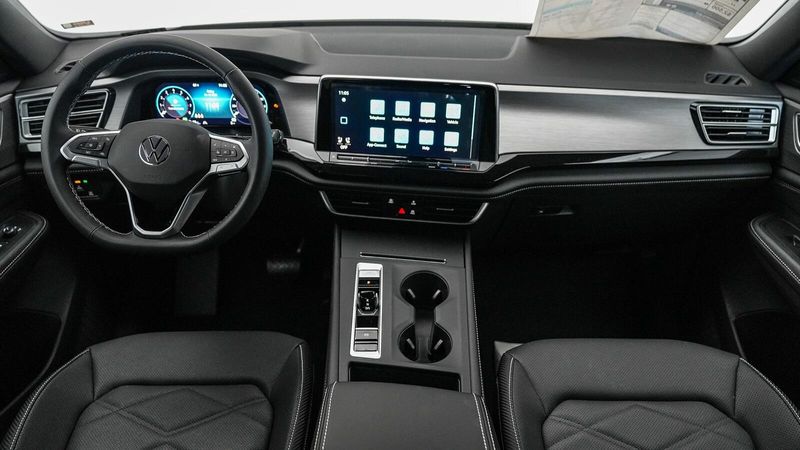 2025 Volkswagen Atlas Cross Sport 2.0T SEImage 13