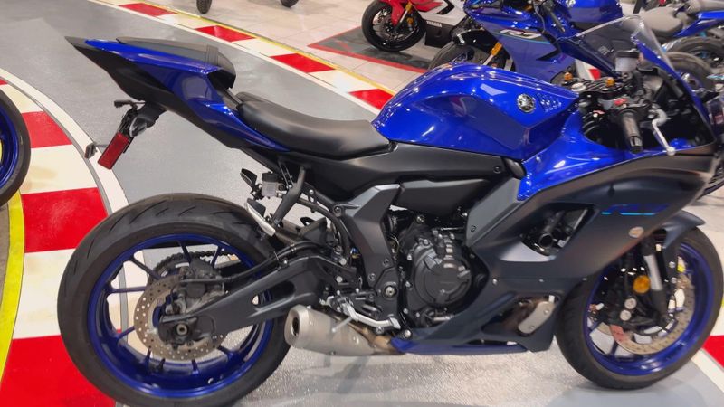 Used 2023 Yamaha YZF-R7 CA Image 4