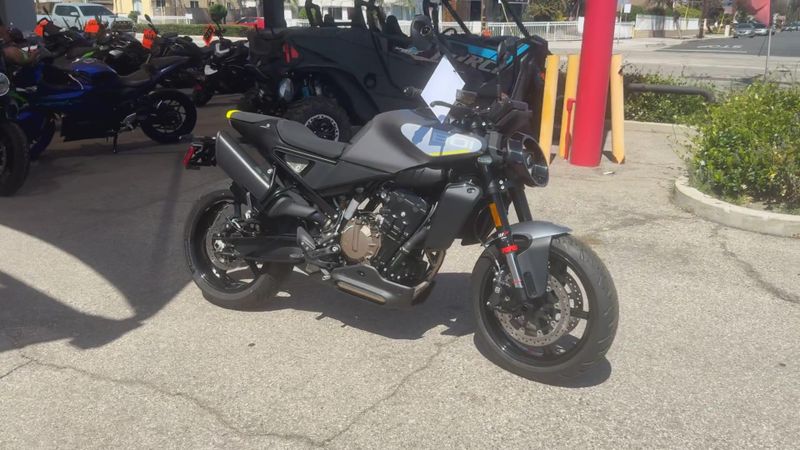 New 2025 Husqvarna VITPILEN 801 Image 2
