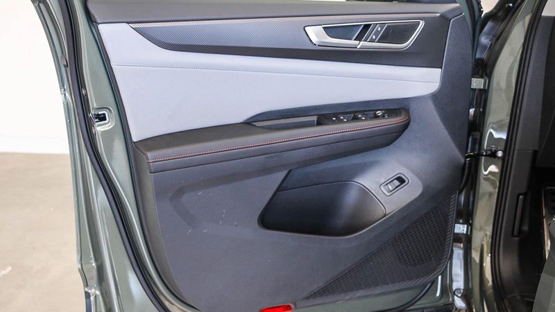 2025 Volkswagen Atlas 2.0T Peak Edition SEImage 20