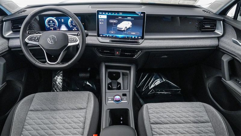 New 2025 Volkswagen Tiguan 2.0T SImage 13