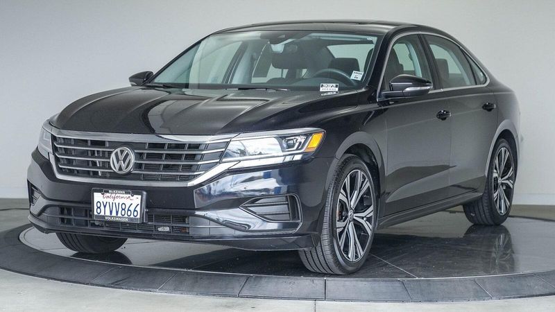 2022 Volkswagen Passat 2.0T SEImage 1