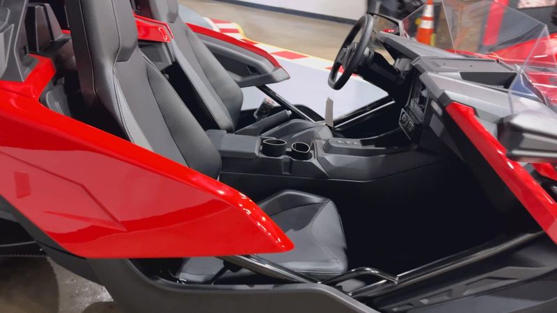 New 2025 Polaris SLINGSHOT S AUTODRIVE Image 4