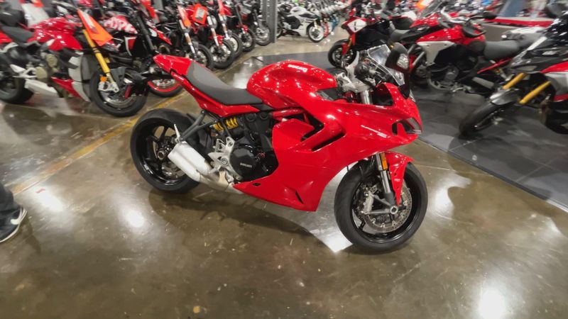 Used 2024 Ducati SUPERSPORT 950 Image 9