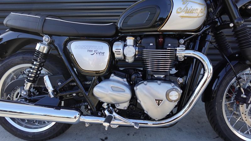 New 2025 Triumph Bonneville T120 