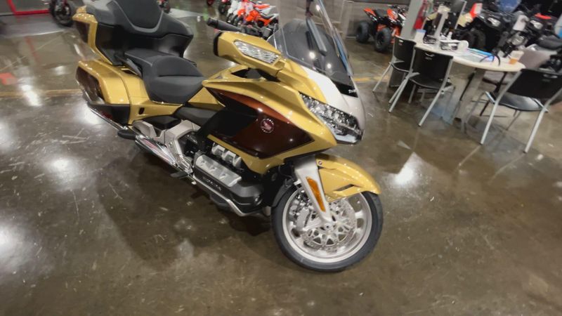 2025 Honda GOLDWING TOUR DCT Image 2