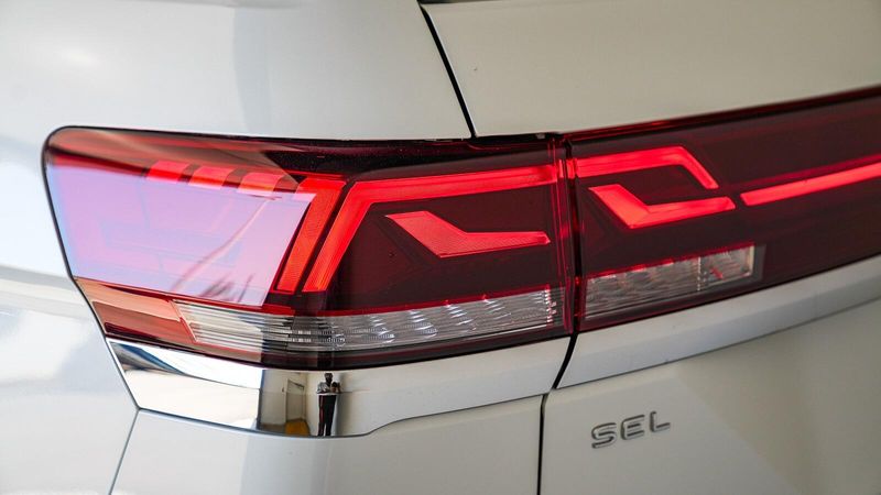 2025 Volkswagen Atlas 2.0T SEL Premium R-LineImage 8