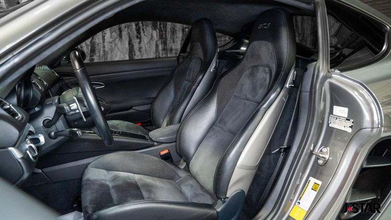 2018 Porsche Cayman GTS photo 2