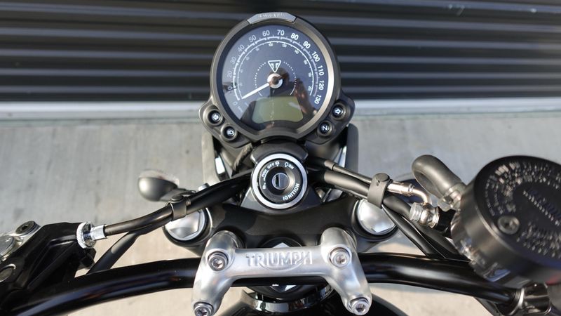 2024 Triumph Speed Twin 900 Stealth Edition 