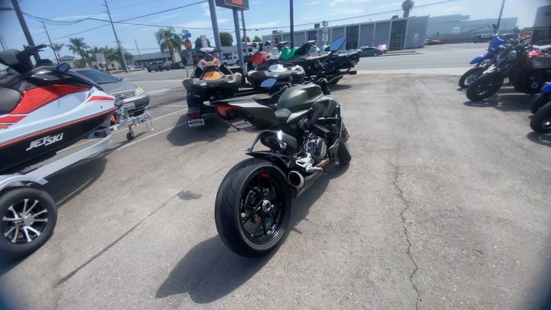 Used 2025 Ducati STREETFIGHTER V2 Image 4