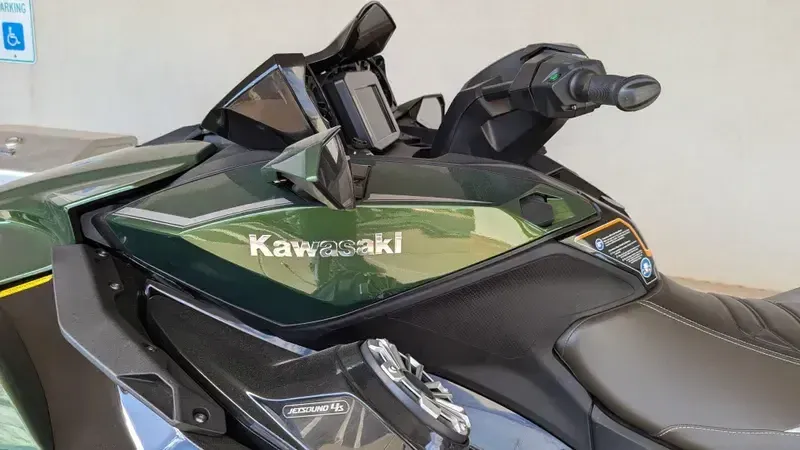 2025 Kawasaki JET SKI ULTRA 160LX Image 7