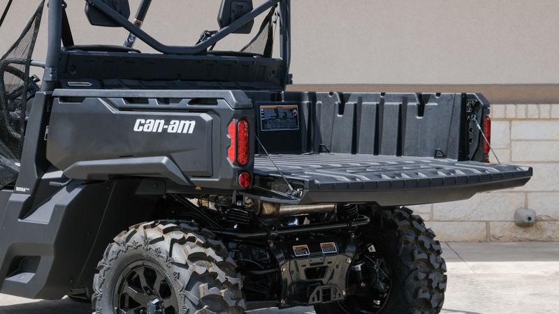 2023 CAN-AM Defender DPS HD9Image 15