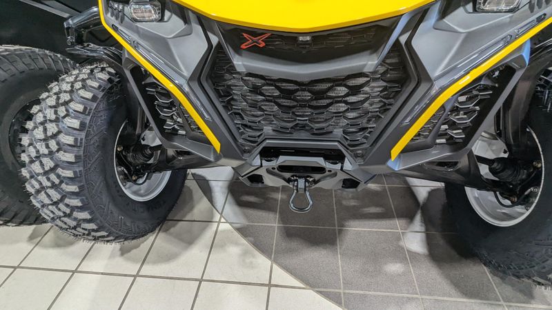 2025 Can-Am MAVERICK R MAX X RS WITH SMARTSHOX 999T DCT CARBON BLACK AND NEO YELLOWImage 6