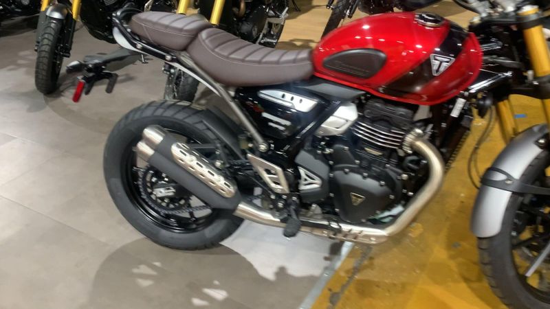 New 2025 Triumph SCRAMBLER 400 X Image 2