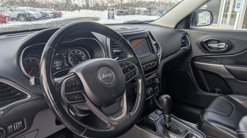 Used 2021 Jeep Cherokee Latitude PlusImage 19