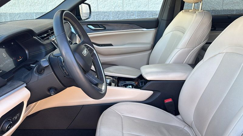 Used 2023 Jeep Grand Cherokee L LimitedImage 7