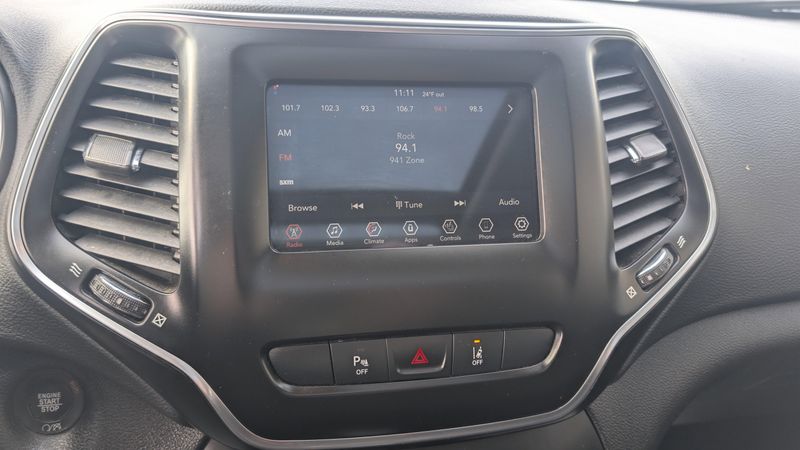 Used 2021 Jeep Cherokee Latitude PlusImage 24