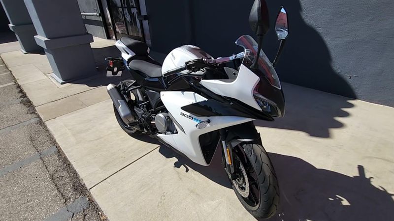 New 2025 CFMOTO 300SS Image 6