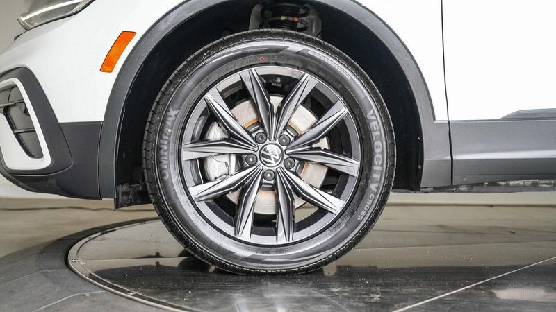 2022 Volkswagen Tiguan 2.0T SEImage 11