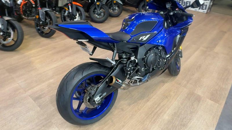 Used 2023 Yamaha YZF-R1 CA Image 4
