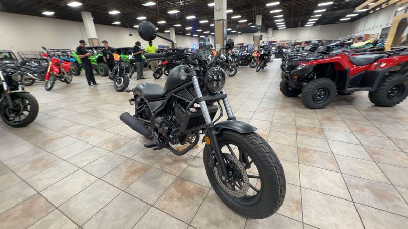 New 2026 Honda REBEL 300 E-CLUTCH Image 3