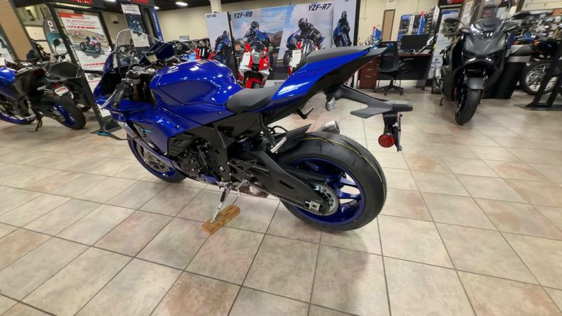 New 2026 Yamaha YZF-R1 Image 7
