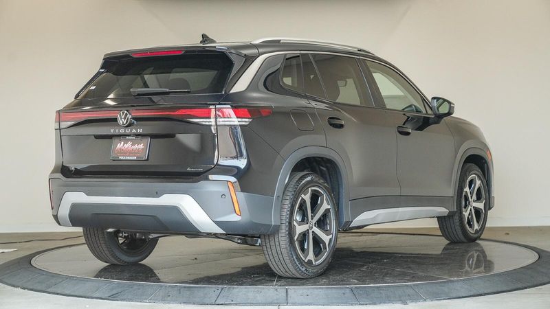 New 2025 Volkswagen Tiguan 2.0T SEImage 4