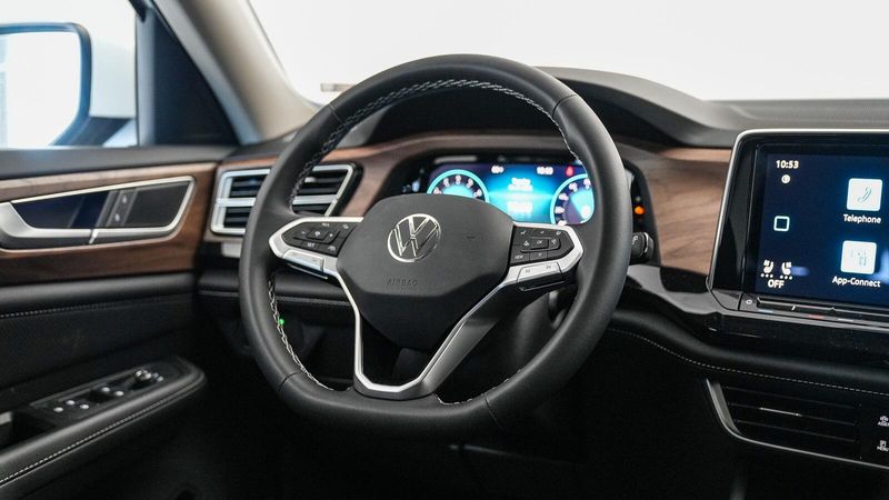 2025 Volkswagen Atlas 2.0T SE w/TechnologyImage 16