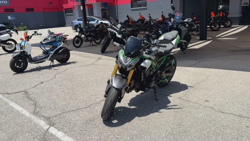 Used 2025 Kawasaki Z900 SE ABS Image 4