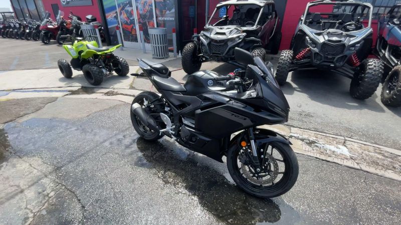 Used 2025 Yamaha YZF-R3 ABS Image 2