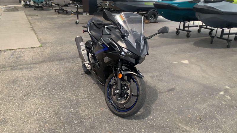 Used 2025 Kawasaki Ninja 500 SE ABS Image 3