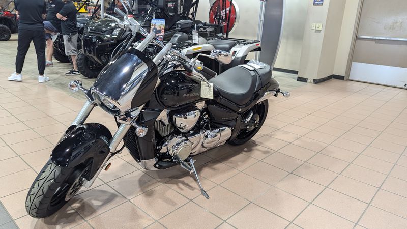 2025 Suzuki BOULEVARD M109RImage 3