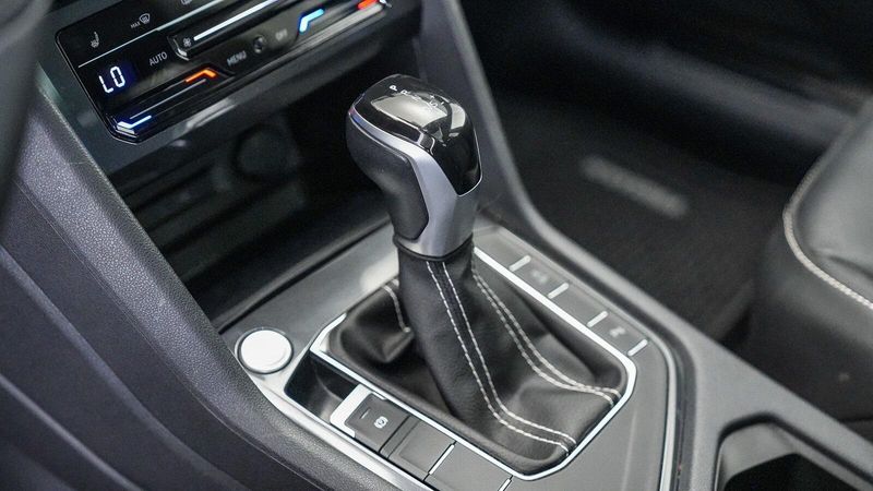 2023 Volkswagen Tiguan 2.0T SE R-Line BlackImage 19