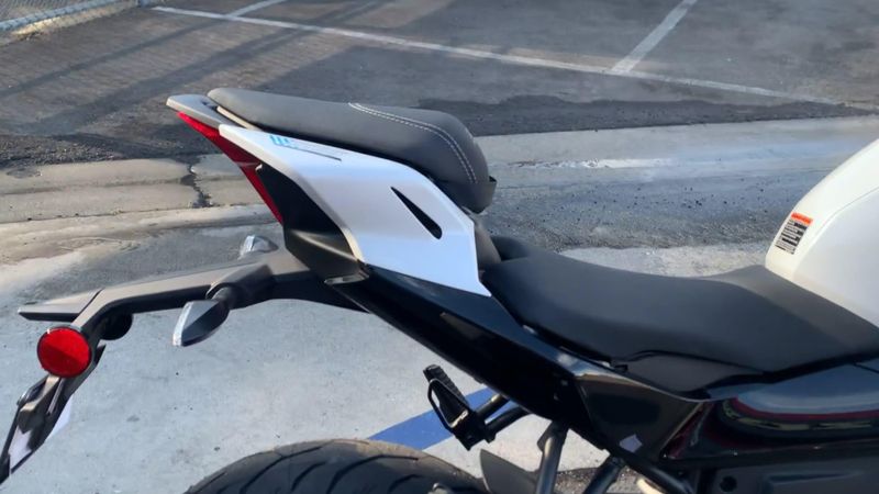 New 2025 CFMOTO 300SS Image 2