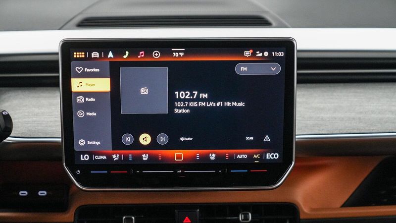 New 2025 Volkswagen ID. Buzz Image 14