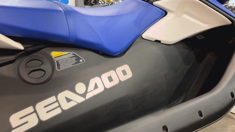New 2025 Sea-Doo SPARK FOR 3 90 CONVENIENCE PACKAGE (SOUND SYSTEM) Image 3