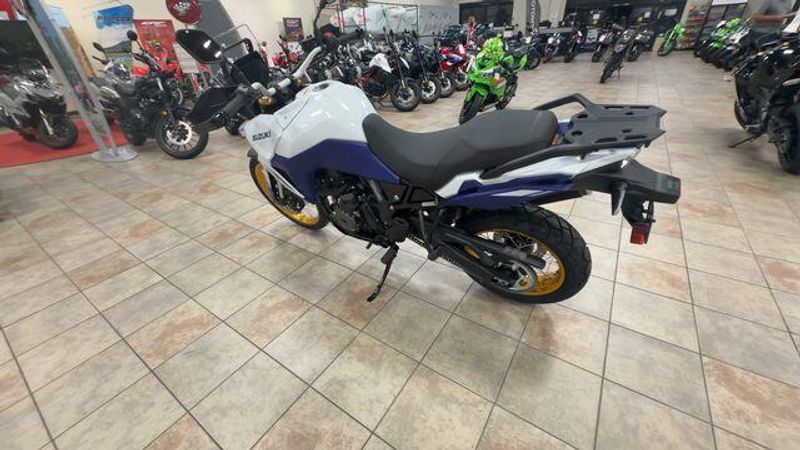 New 2024 Suzuki V-STROM 800DE Image 2