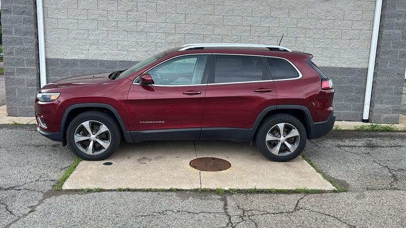 Used 2019 Jeep Cherokee LimitedImage 2