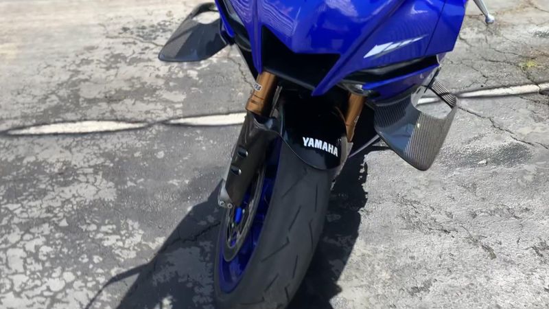 Used 2025 Yamaha YZF-R1 CA Image 3