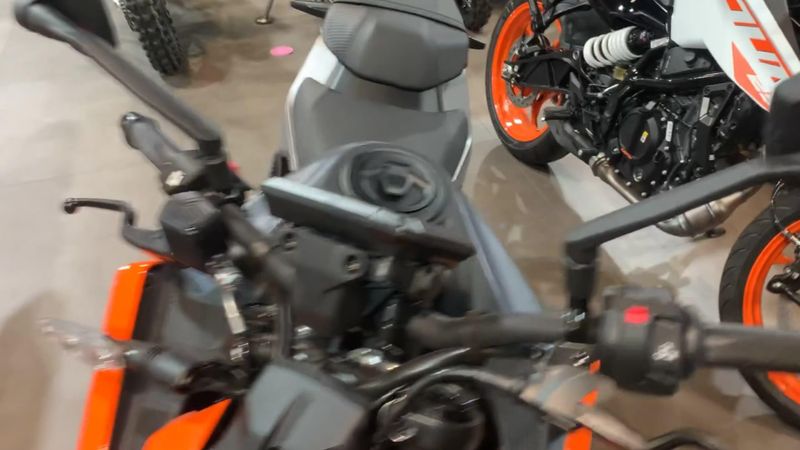 New 2024 KTM 250 DUKE Image 4