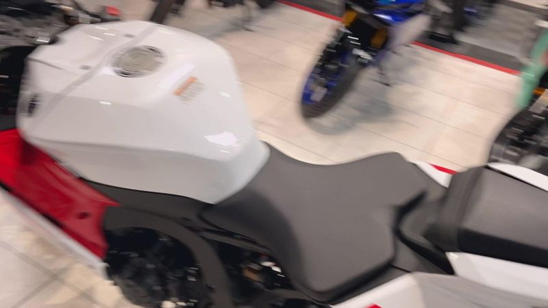 New 2025 Yamaha YZF-R9 Image 9