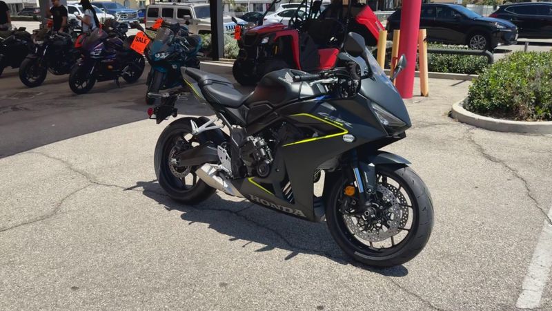 New 2026 Honda CBR650R E-CLUTCH Image 2