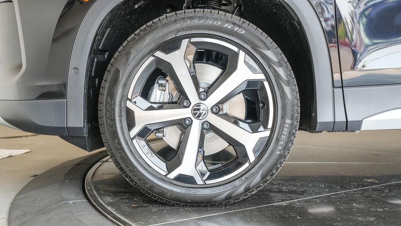 New 2025 Volkswagen Tiguan 2.0T SEImage 10