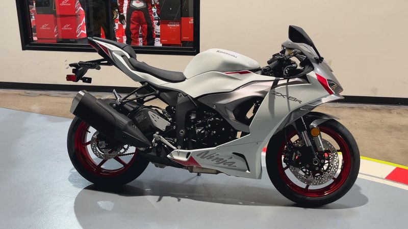 New 2025 Kawasaki NINJA ZX-6R ABS Image 5