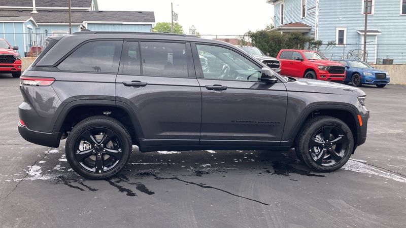 2023 Jeep Grand Cherokee Altitude 4x4Image 6
